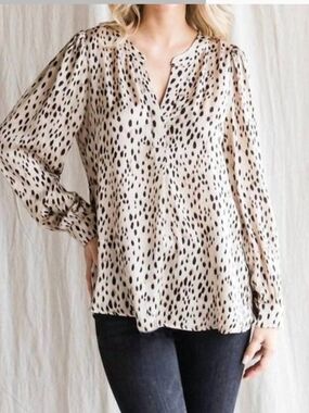 Jodifl Women’s Taupe Animal Print Blouse Top; Size S